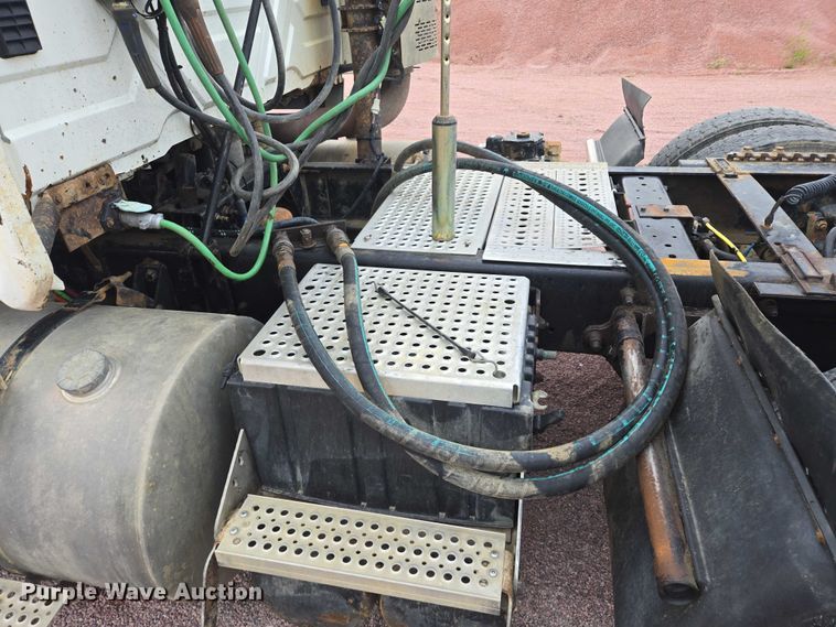 image for item DY1154 2010 International ProStar LF627 semi truck