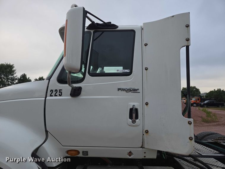 image for item DY1154 2010 International ProStar LF627 semi truck