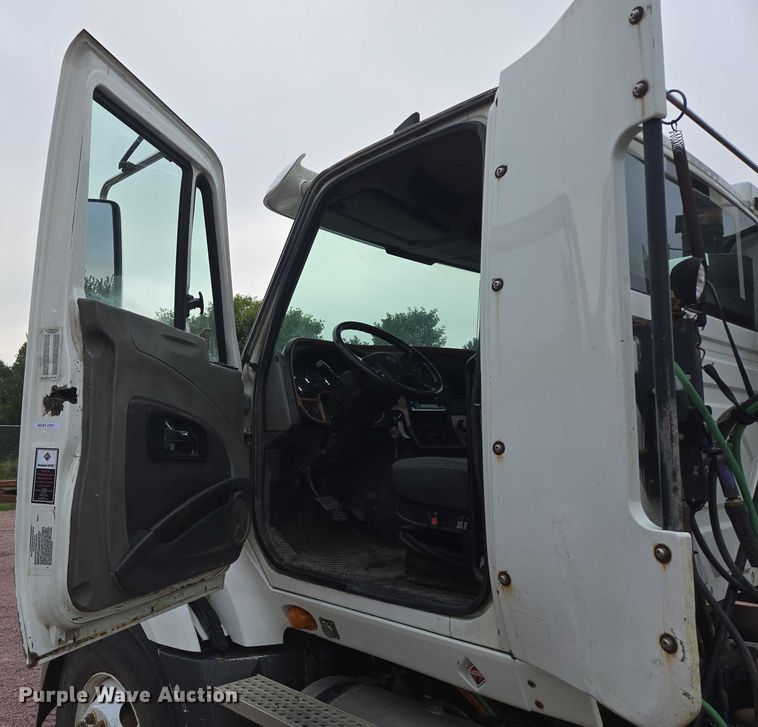 image for item DY1154 2010 International ProStar LF627 semi truck