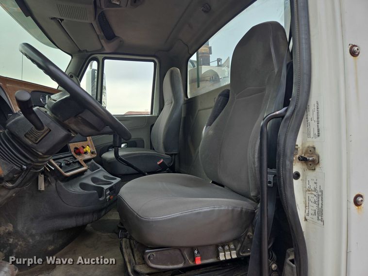 image for item DY1154 2010 International ProStar LF627 semi truck