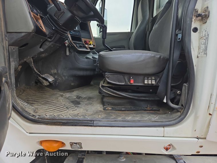 image for item DY1154 2010 International ProStar LF627 semi truck