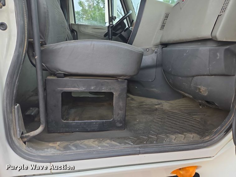 image for item DY1154 2010 International ProStar LF627 semi truck