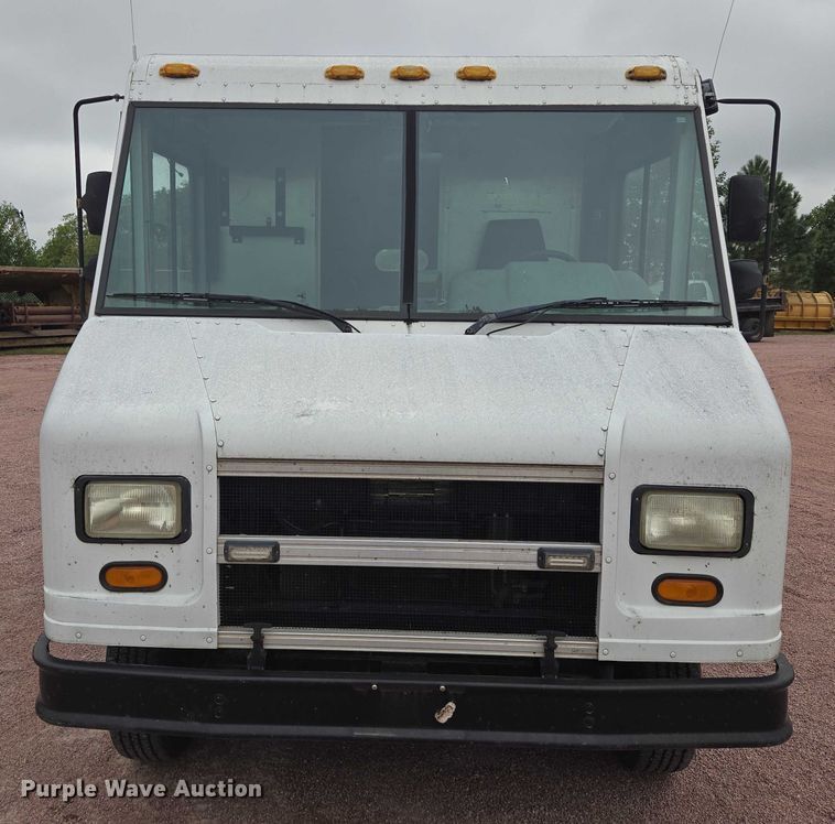 image for item DY1156 2001 Ford E350 delivery truck