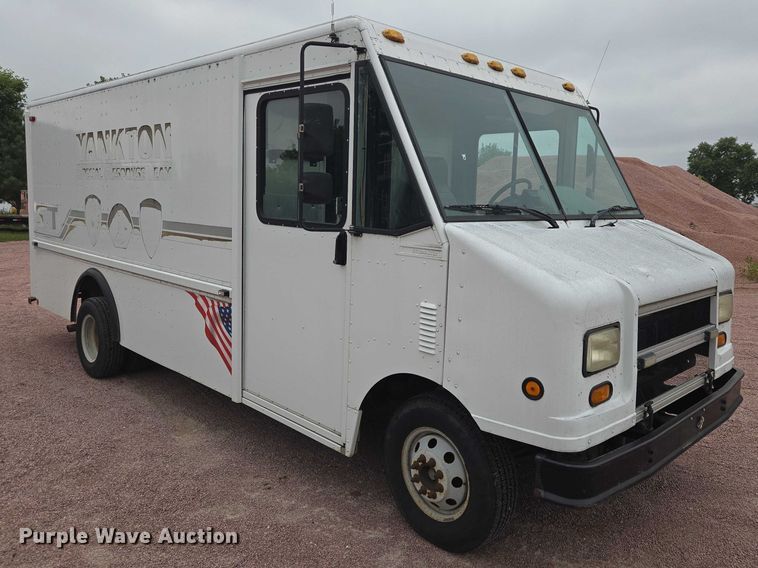 image for item DY1156 2001 Ford E350 delivery truck