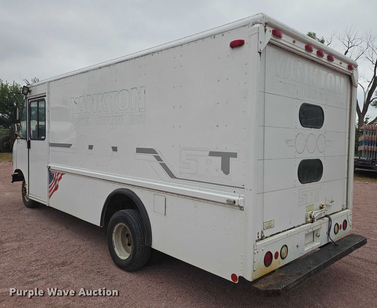 image for item DY1156 2001 Ford E350 delivery truck