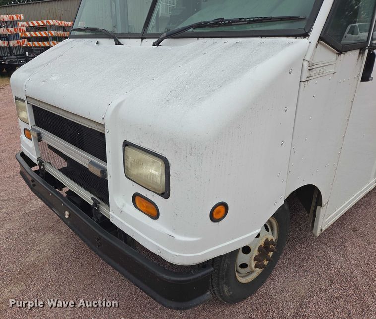 image for item DY1156 2001 Ford E350 delivery truck