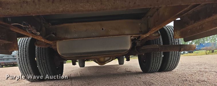 image for item DY1156 2001 Ford E350 delivery truck