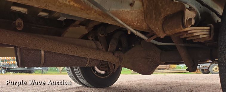 image for item DY1156 2001 Ford E350 delivery truck