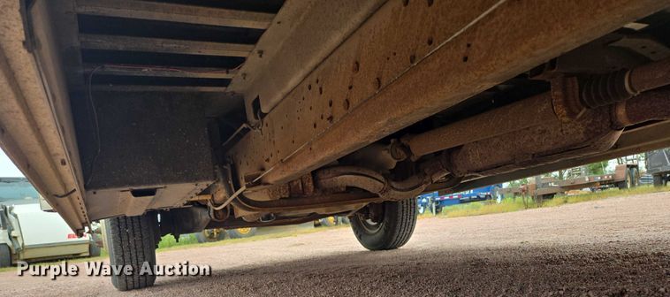 image for item DY1156 2001 Ford E350 delivery truck