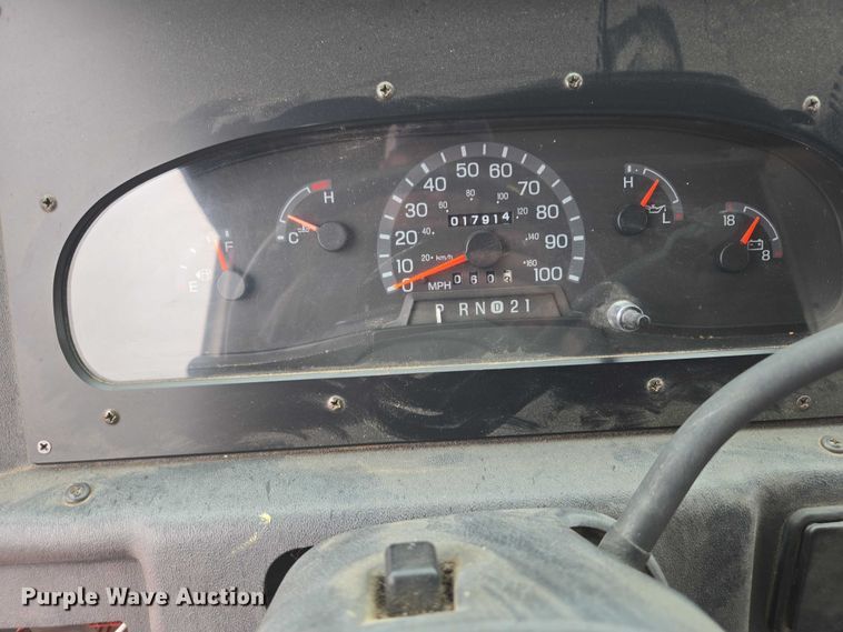 image for item DY1156 2001 Ford E350 delivery truck