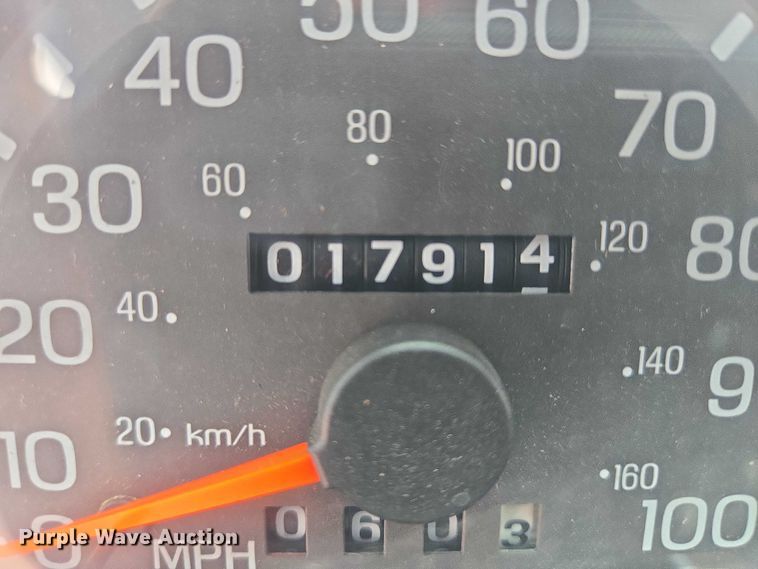 image for item DY1156 2001 Ford E350 delivery truck