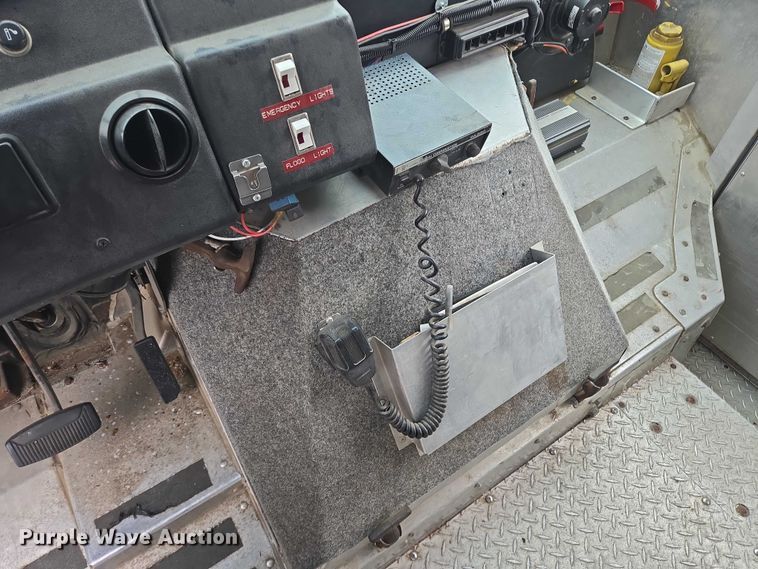 image for item DY1156 2001 Ford E350 delivery truck