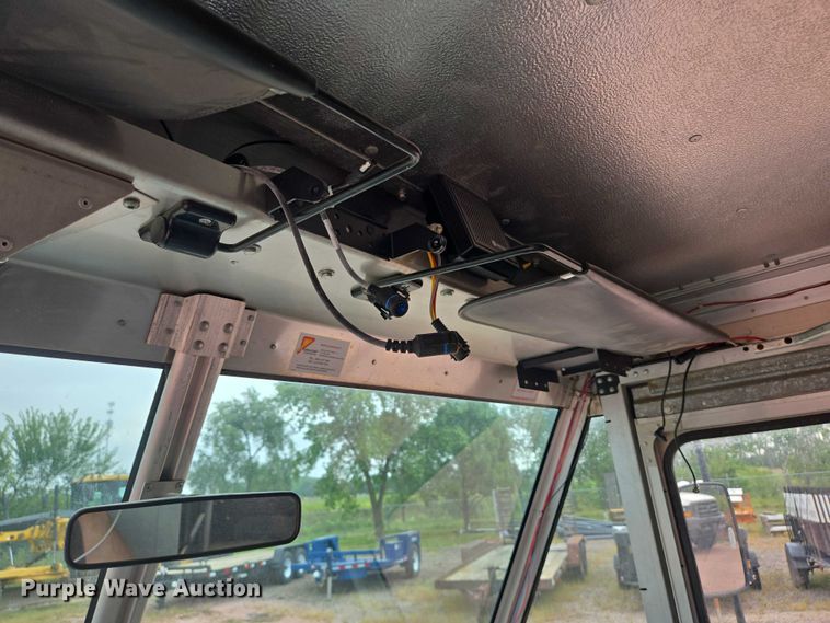 image for item DY1156 2001 Ford E350 delivery truck