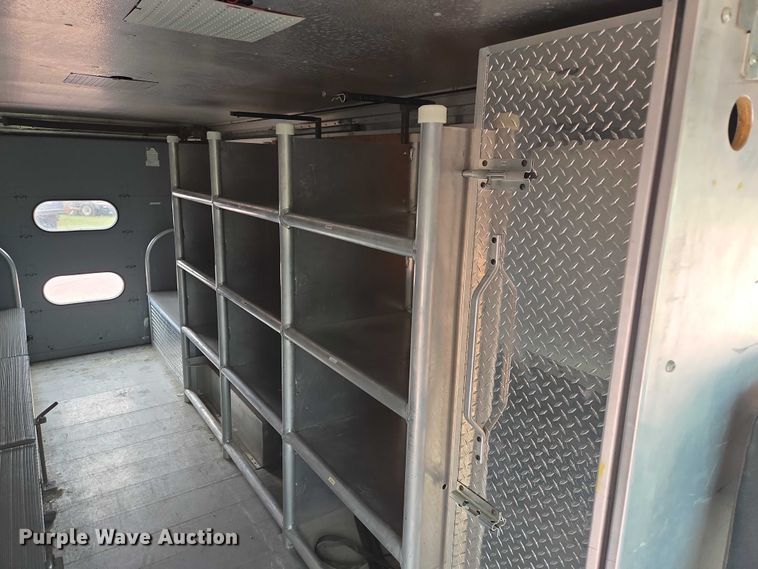 image for item DY1156 2001 Ford E350 delivery truck