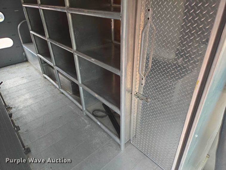 image for item DY1156 2001 Ford E350 delivery truck