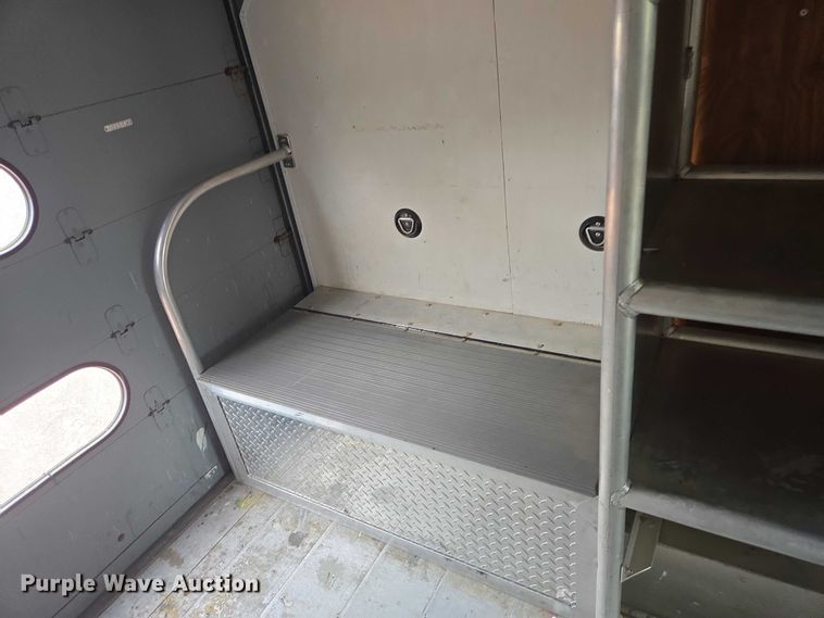 image for item DY1156 2001 Ford E350 delivery truck