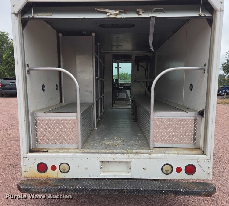 image for item DY1156 2001 Ford E350 delivery truck