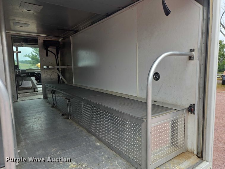 image for item DY1156 2001 Ford E350 delivery truck