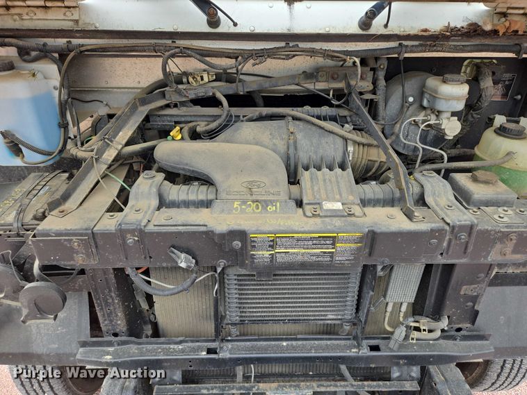 image for item DY1156 2001 Ford E350 delivery truck