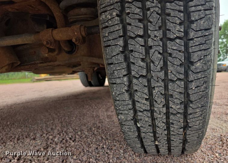 image for item DY1156 2001 Ford E350 delivery truck