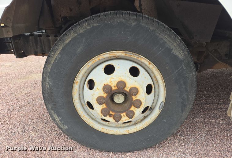 image for item DY1156 2001 Ford E350 delivery truck