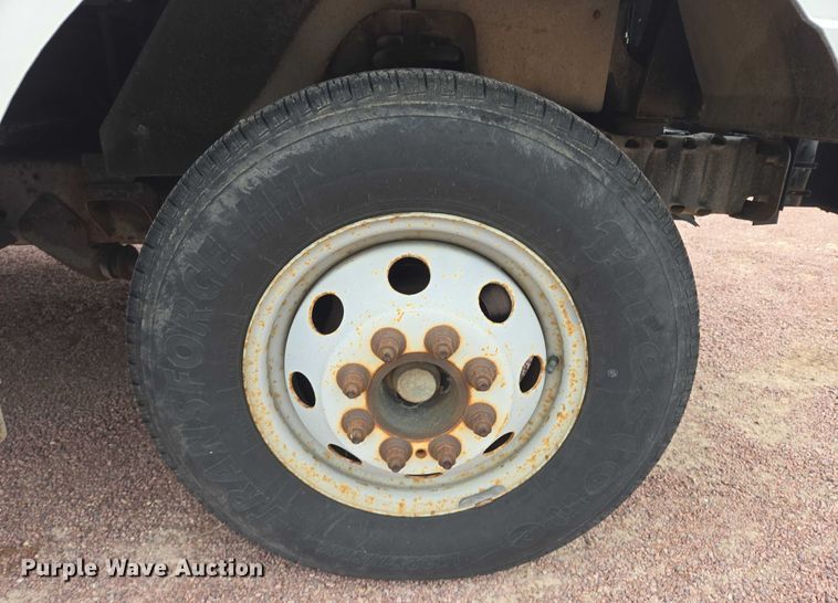 image for item DY1156 2001 Ford E350 delivery truck