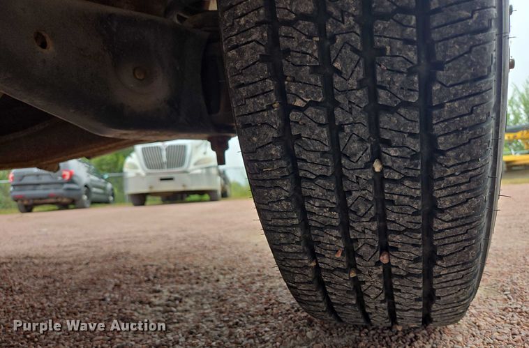 image for item DY1156 2001 Ford E350 delivery truck