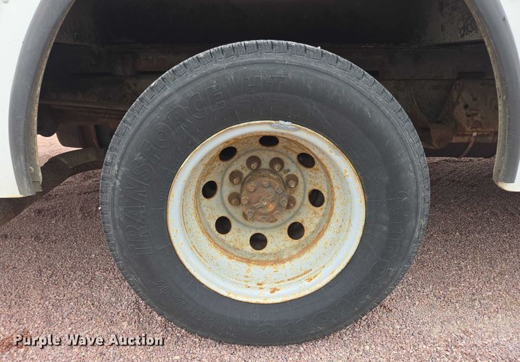 image for item DY1156 2001 Ford E350 delivery truck