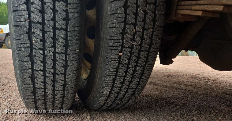 image for item DY1156 2001 Ford E350 delivery truck