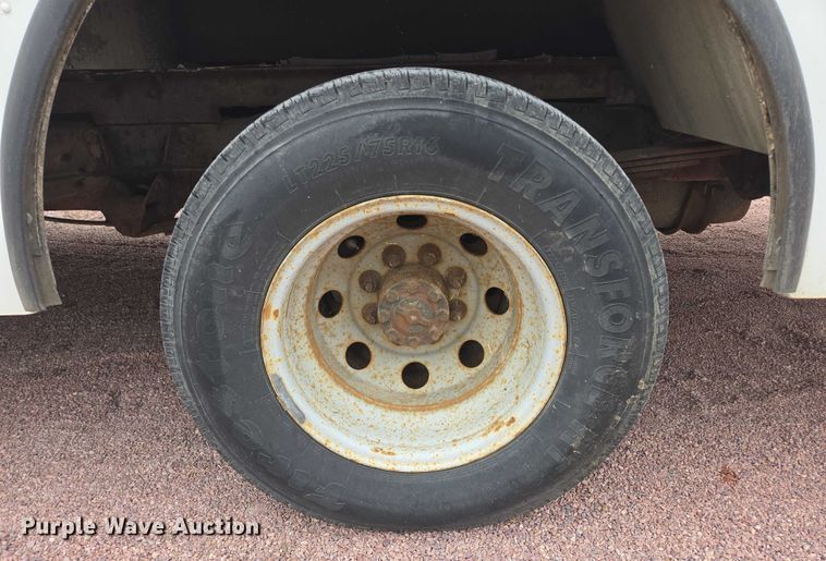 image for item DY1156 2001 Ford E350 delivery truck