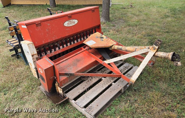 image for item DY1161 Jacobsen Rogers Seeder 548100 seeder