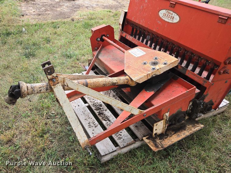 image for item DY1161 Jacobsen Rogers Seeder 548100 seeder