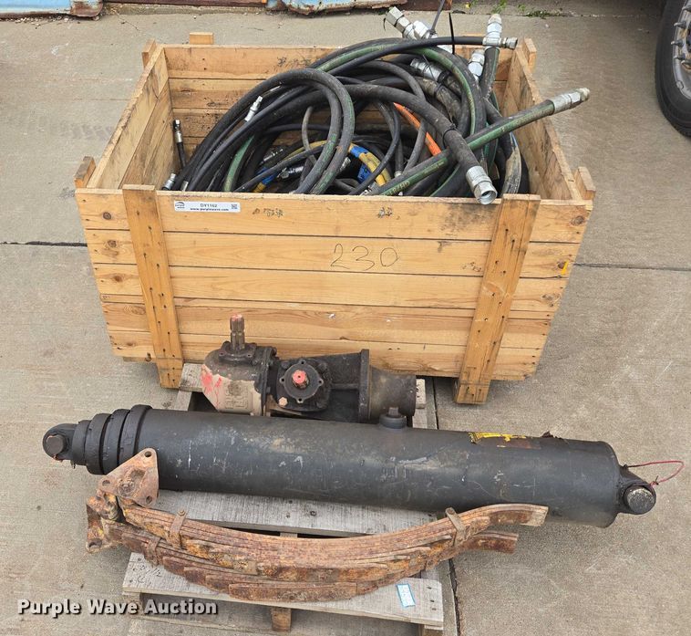 image for item DY1162 (4) hydraulic cylinders