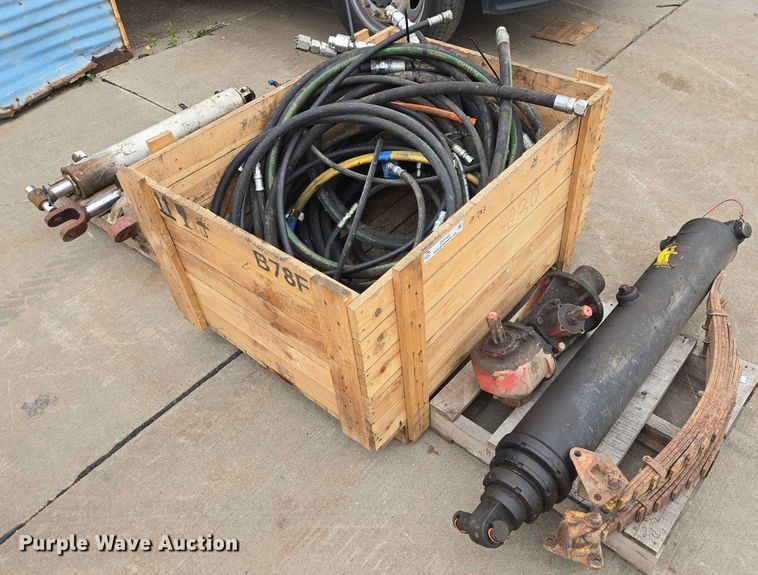 image for item DY1162 (4) hydraulic cylinders