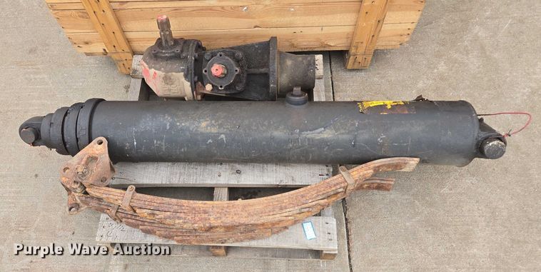 image for item DY1162 (4) hydraulic cylinders