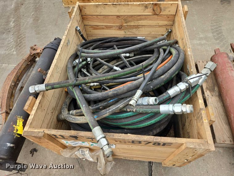 image for item DY1162 (4) hydraulic cylinders