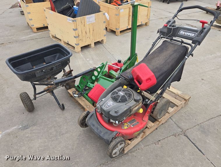 image for item DY1164 Snapper 7800758 push mower