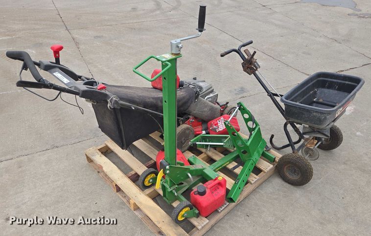 image for item DY1164 Snapper 7800758 push mower