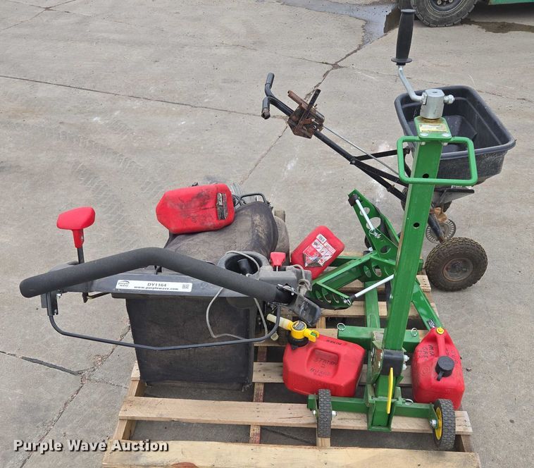 image for item DY1164 Snapper 7800758 push mower