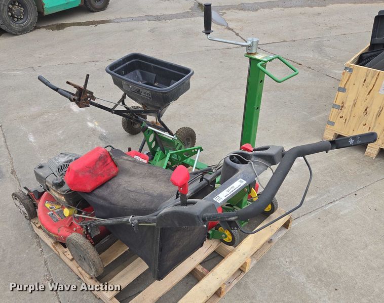 image for item DY1164 Snapper 7800758 push mower