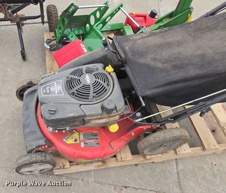 image for item DY1164 Snapper 7800758 push mower