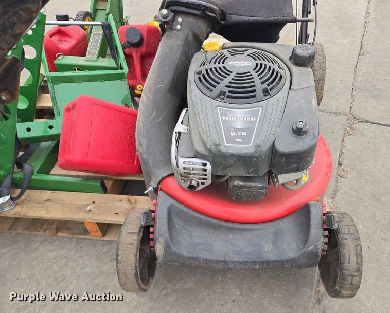 image for item DY1164 Snapper 7800758 push mower