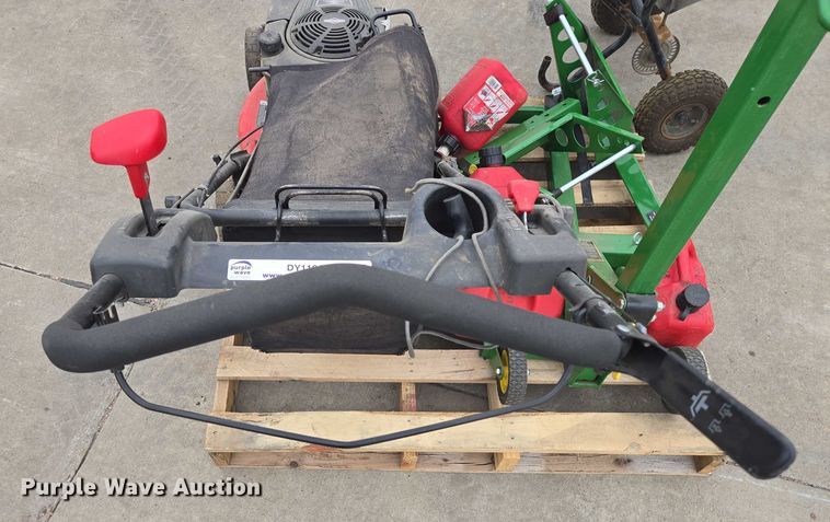 image for item DY1164 Snapper 7800758 push mower