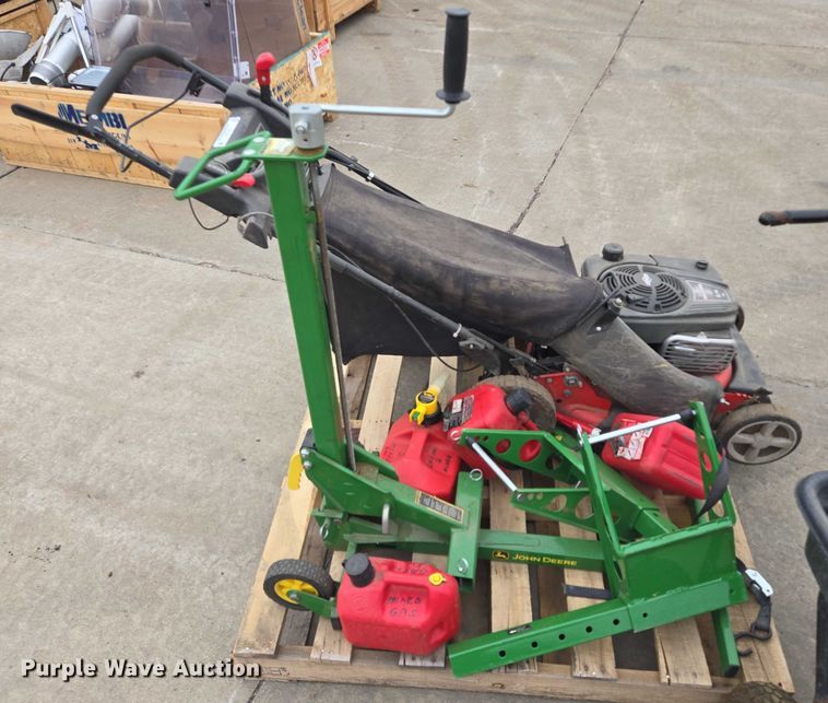 image for item DY1164 Snapper 7800758 push mower