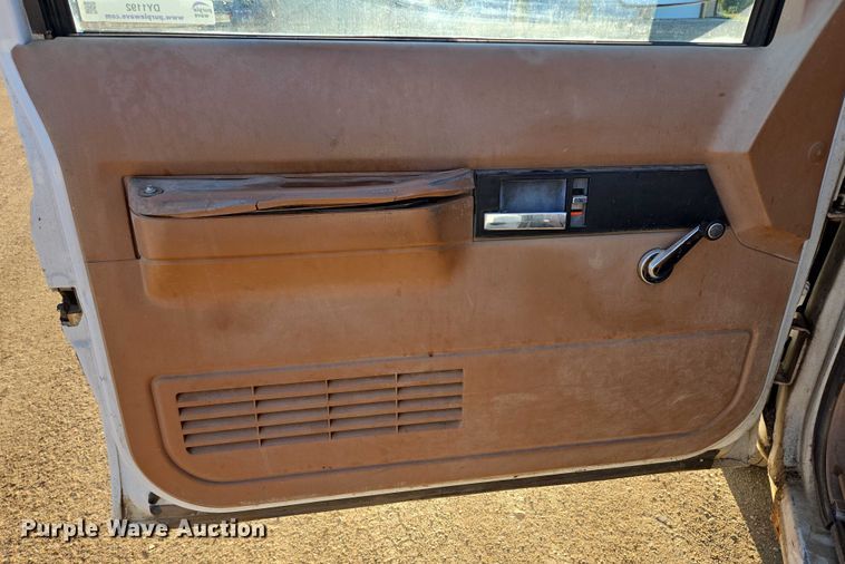 image for item DY1192 1991 Chevrolet C1500 pickup truck