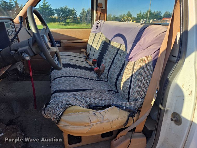 image for item DY1192 1991 Chevrolet C1500 pickup truck