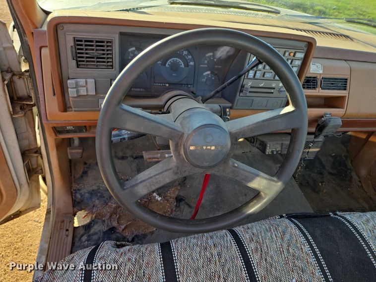 image for item DY1192 1991 Chevrolet C1500 pickup truck