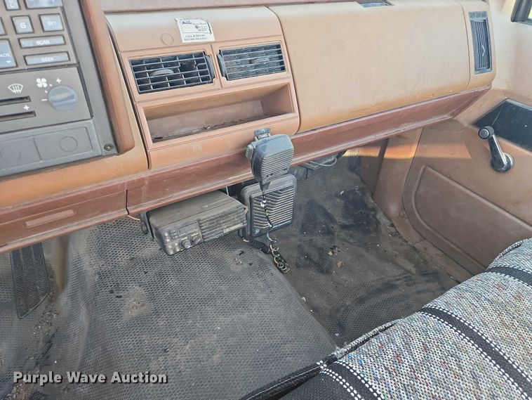 image for item DY1192 1991 Chevrolet C1500 pickup truck