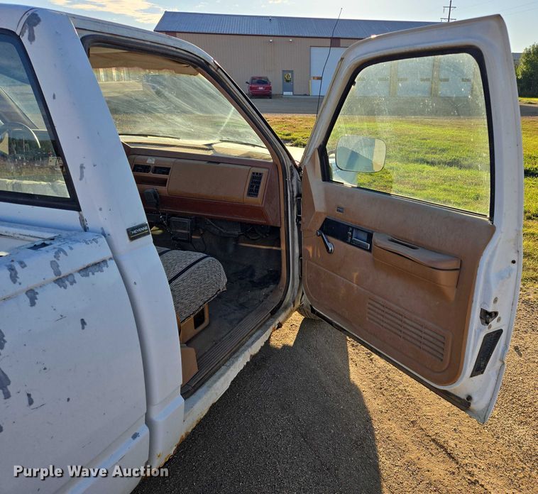 image for item DY1192 1991 Chevrolet C1500 pickup truck