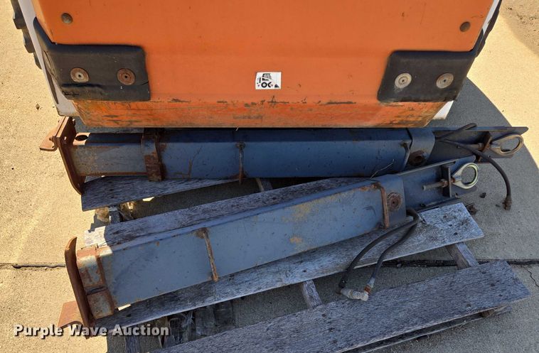 image for item DY1195 1997 Bobcat 863H skid steer loader